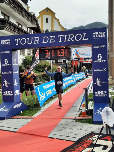 Glücklicher Michael Janker beim Zieleinlauf