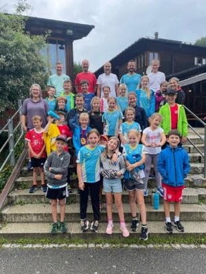 Glückliche LV Kids beim Trainingslager in Regen