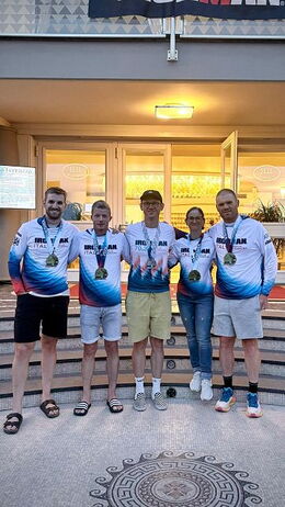 v.l.n.r.: Maximilian Aigner, Wolfgang Scheingraber, Simon Kleemann, Silke Fugger, Thomas Mader beim Ironman Italy